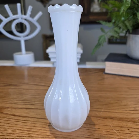 Vintage White Milk Glass Bud Vase - Ribbed Paneled Design - 6" MCM Home Decor - Picture 7 of 9